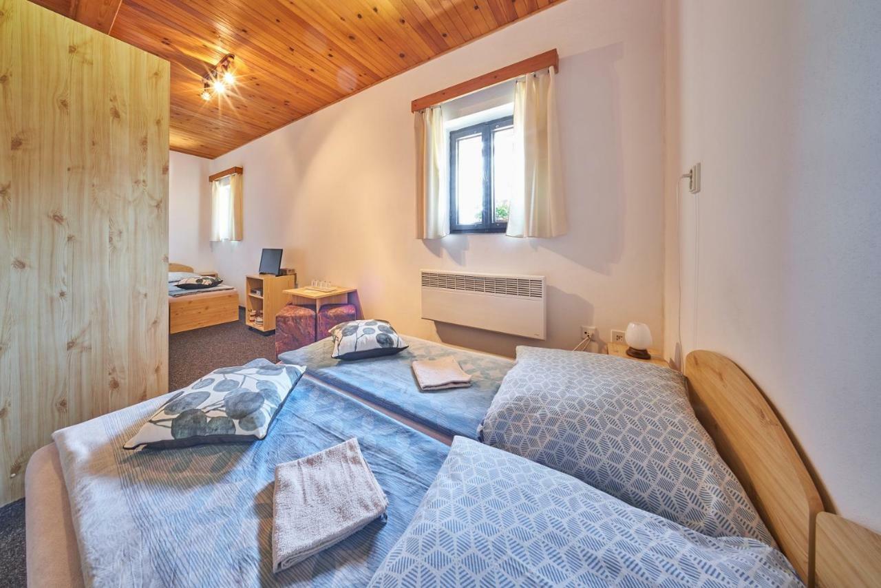 Penzion Pod Lesem Hotell Hodkovice Eksteriør bilde