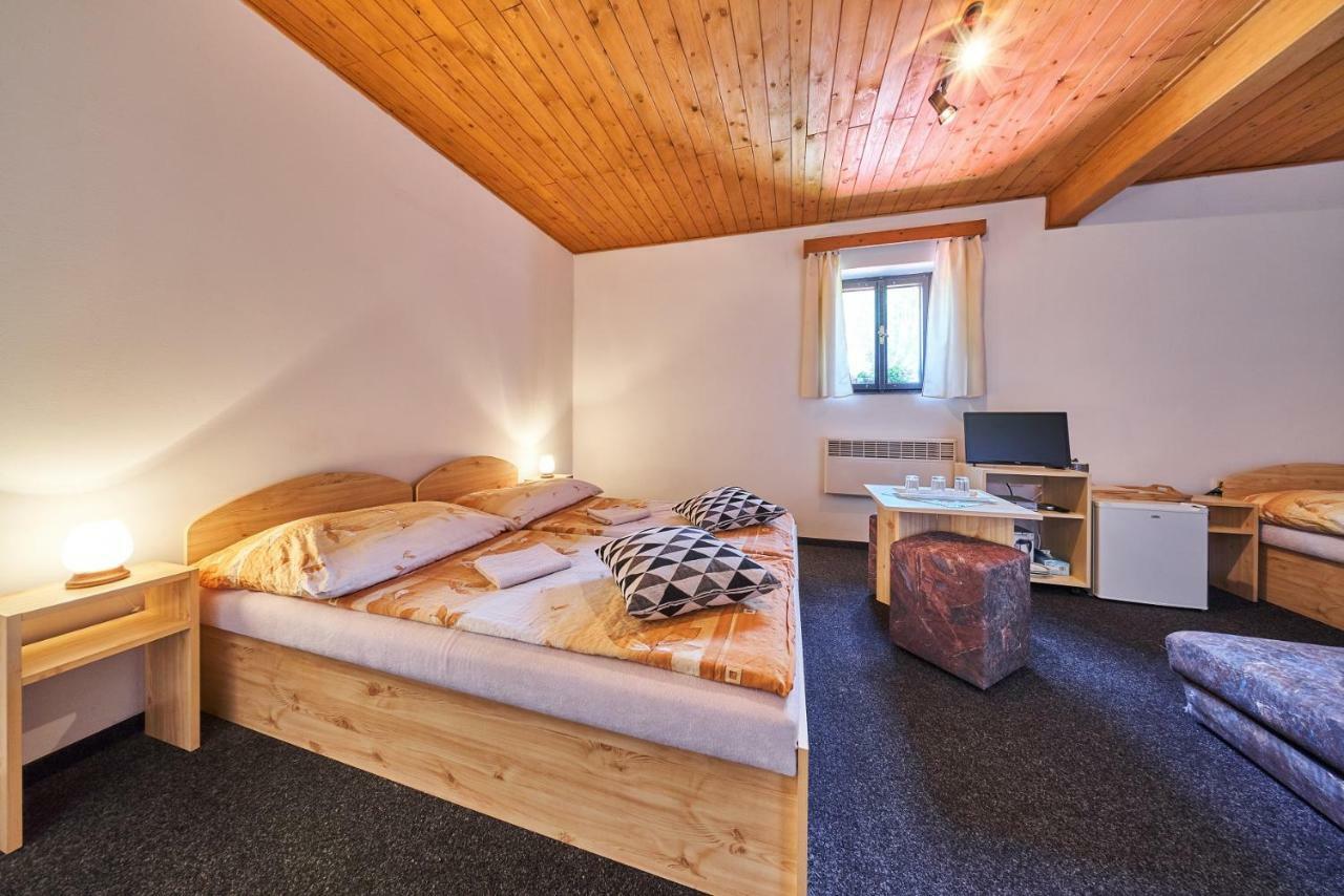 Penzion Pod Lesem Hotell Hodkovice Eksteriør bilde