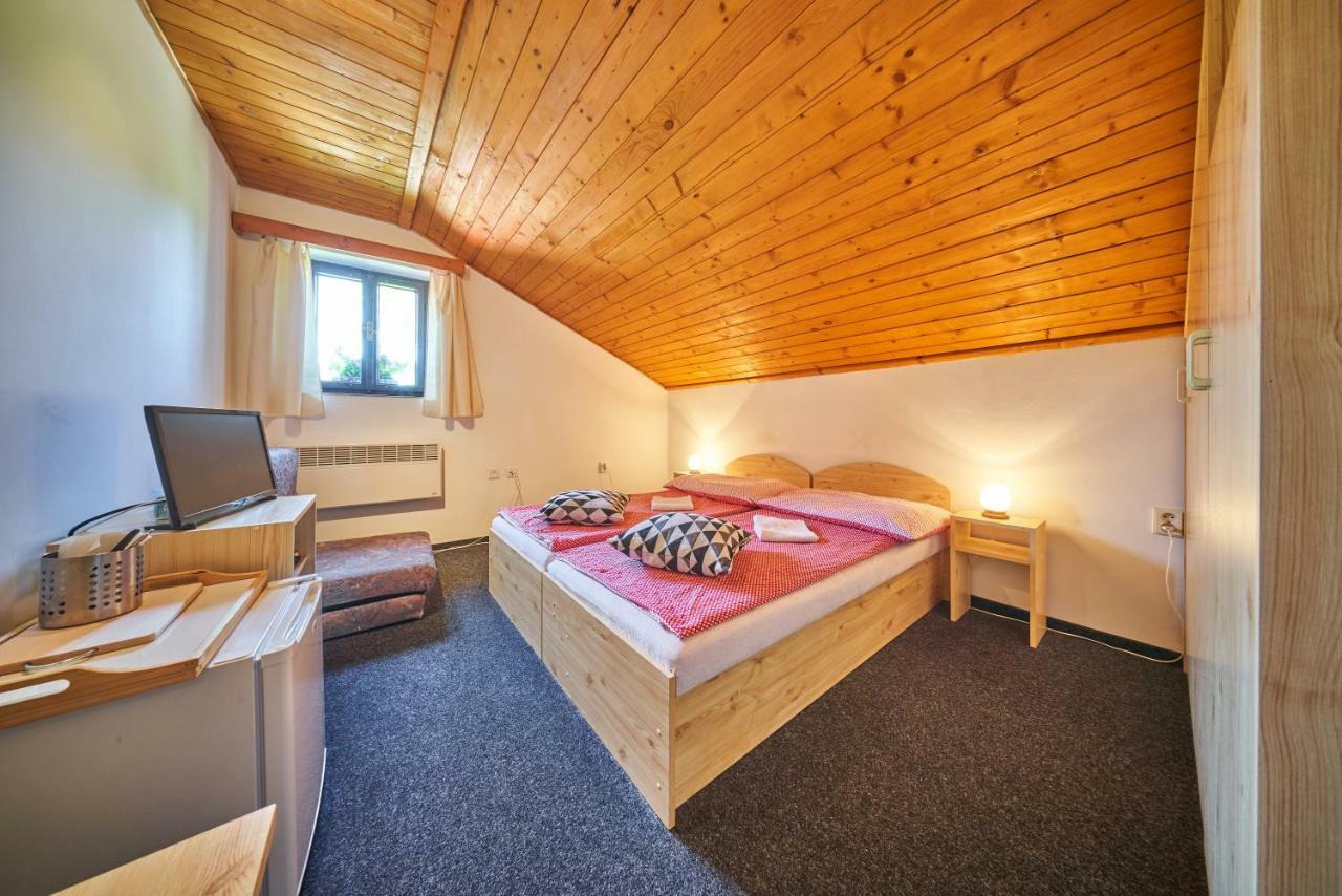 Penzion Pod Lesem Hotell Hodkovice Eksteriør bilde